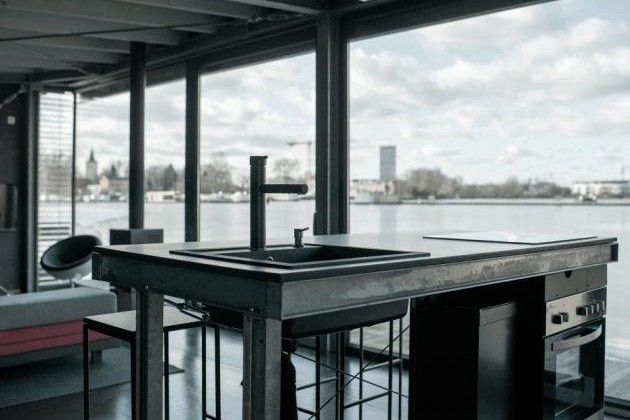 When Staying on a Houseboat, Berlin Reveals a Hidden Beauty When Staying on a Houseboat, Berlin Reveals a Hidden Beauty