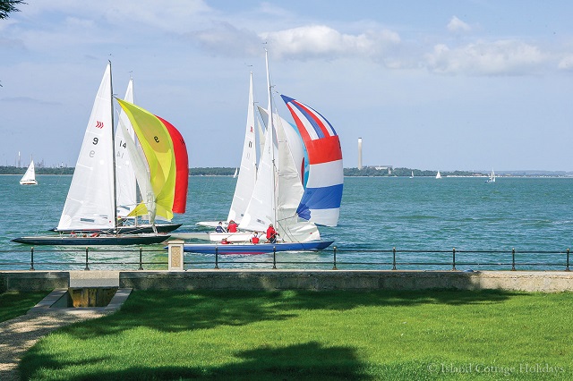 Travel Tips for the Cowes Holidays